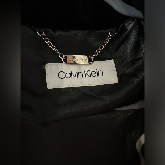 Calvin Klein winter jacket. Size Small. Gently used - Picture 4 of 4